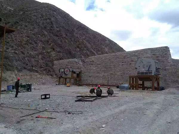 山東礦石移動(dòng)破碎機(jī)多少錢