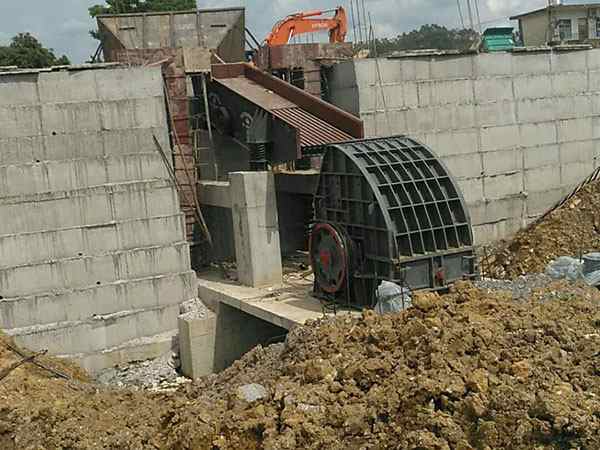 青海石子重錘破碎機設(shè)計