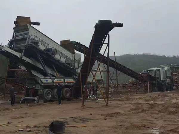 安徽斗式移動破碎機(jī)工作視頻