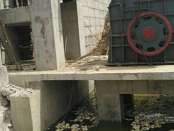 湖南綜合移動(dòng)破碎機(jī)大概需要多少錢