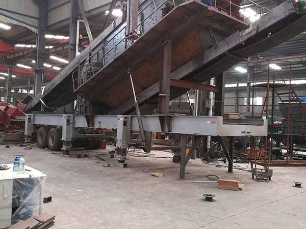 山西大形車載移動破碎機(jī)圖片