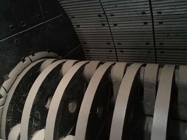 海南挖機移動破碎機公司