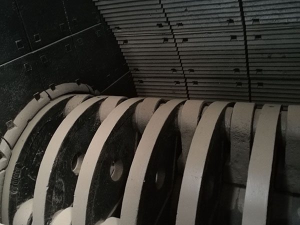 廣西中型移動破碎機移動式破碎站