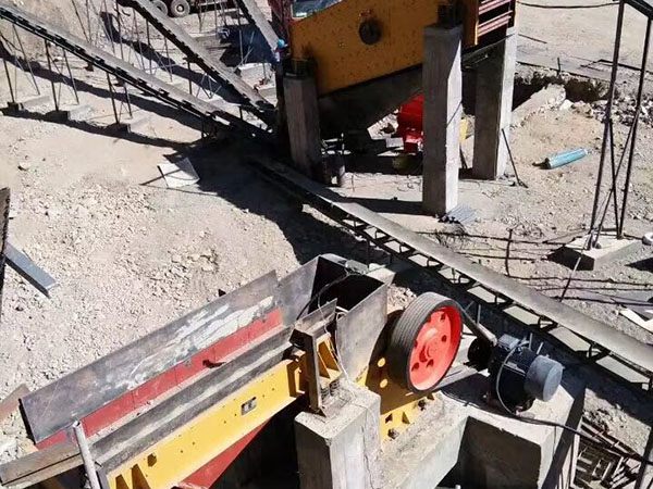 海南小型輪胎式移動(dòng)破碎機(jī)建筑垃圾