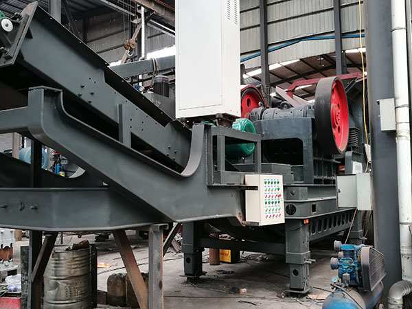 新疆顎式移動破碎機(jī)小型