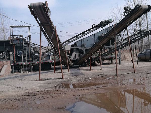 云南貴陽移動(dòng)破碎機(jī)設(shè)備多少錢