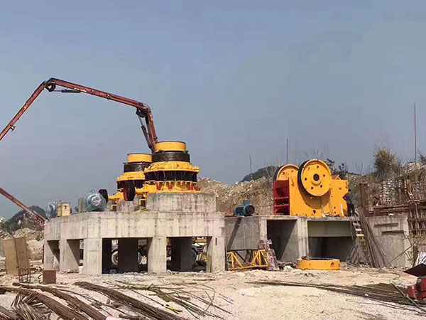 江蘇小型移動(dòng)移動(dòng)破碎機(jī)和鄂式破碎機(jī)價(jià)格