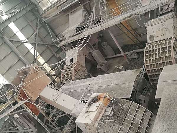 山東輪式移動(dòng)破碎機(jī)價(jià)格