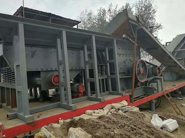 湖北品牌移動(dòng)破碎機(jī)移動(dòng)式破碎站