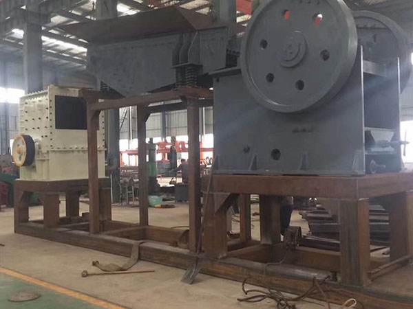 廣西中型移動(dòng)破碎機(jī)工作視頻