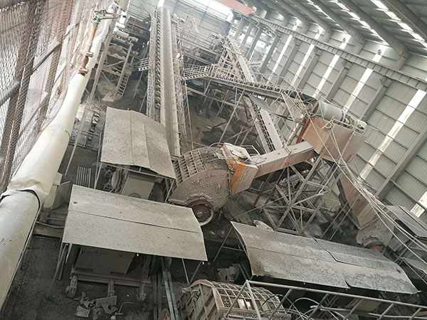 中型移動(dòng)式破碎機(jī)出租