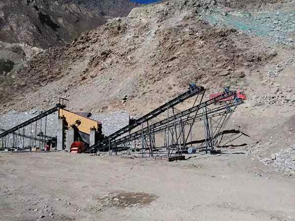 小型車(chē)載移動(dòng)式破碎機(jī)的應(yīng)用