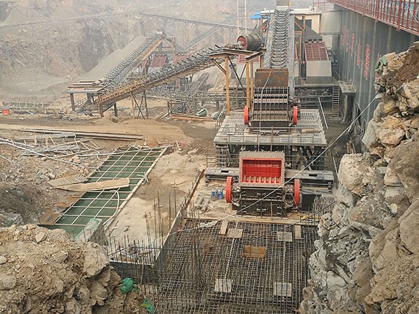 小型輪胎式移動破碎站加鄂破