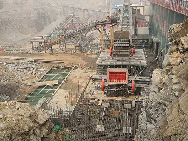 小型輪胎式移動(dòng)式破碎機(jī)視頻