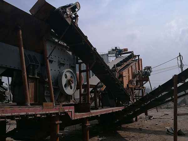 煤礦移動式破碎機移動破碎站