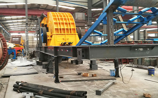 移動(dòng)式樹枝破碎機(jī)