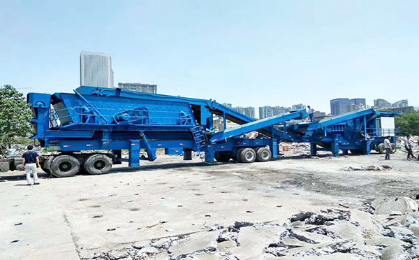 移動液壓破碎機(jī)