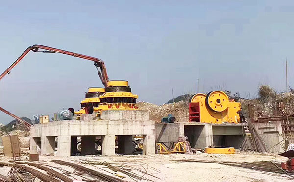 移動(dòng)破碎機(jī)設(shè)備