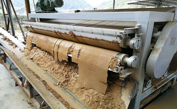 污泥脫水帶式壓濾機(jī) 污泥脫水帶式壓濾機(jī)
